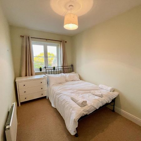 Manor House - Cosy Guesthouse Beside Farnham Hospital المظهر الخارجي الصورة