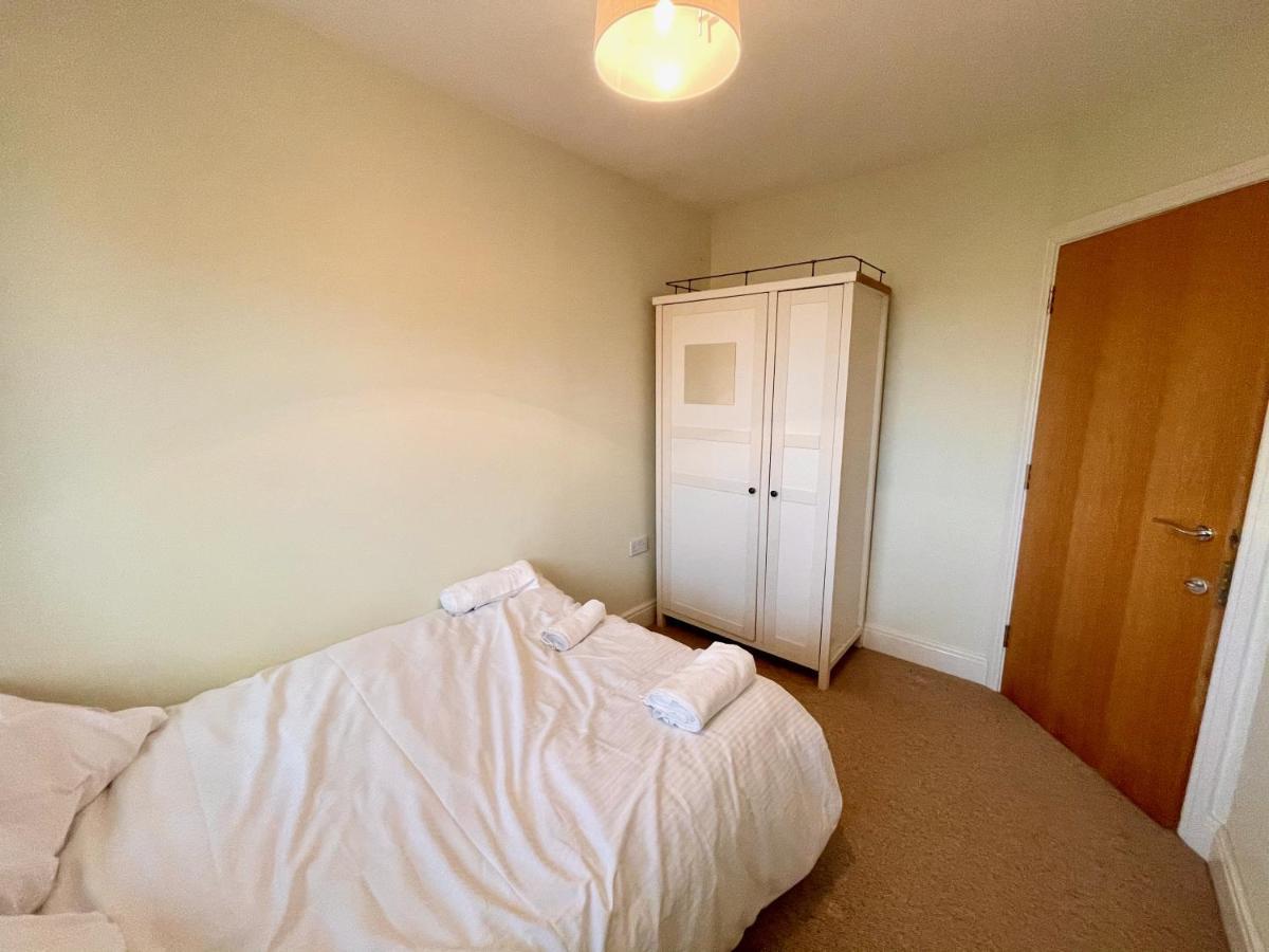Manor House - Cosy Guesthouse Beside Farnham Hospital المظهر الخارجي الصورة