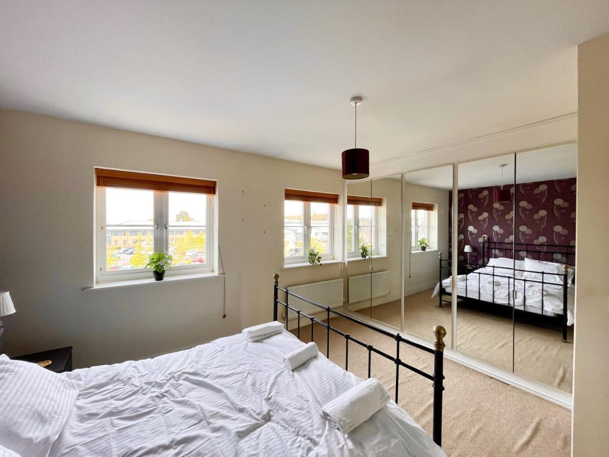 Manor House - Cosy Guesthouse Beside Farnham Hospital المظهر الخارجي الصورة